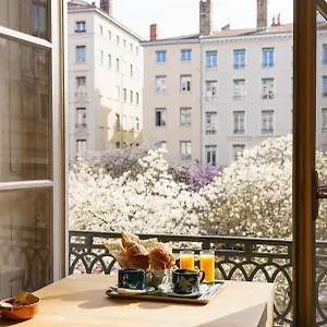 Du Théatre 2*, Lyon Francia